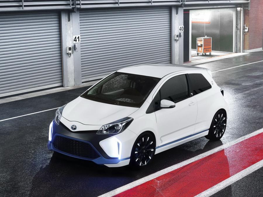  Toyota Yaris Hybrid-R Concept 2013 года  (фото 25 из 42)